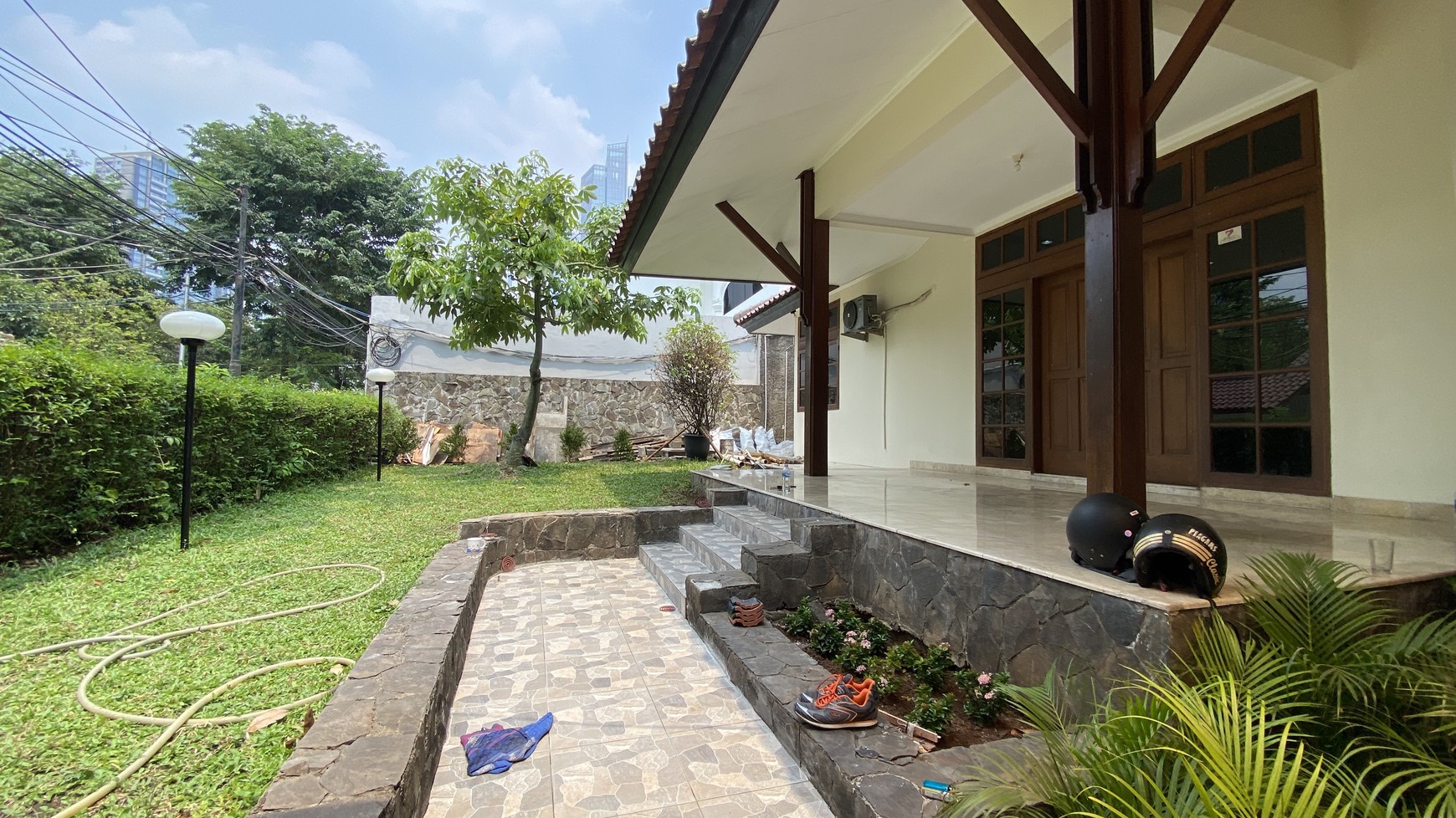 RUMAH SIAP HUNI DI KAWASAN MEGA KUNINGAN, JAKARTA SELATAN