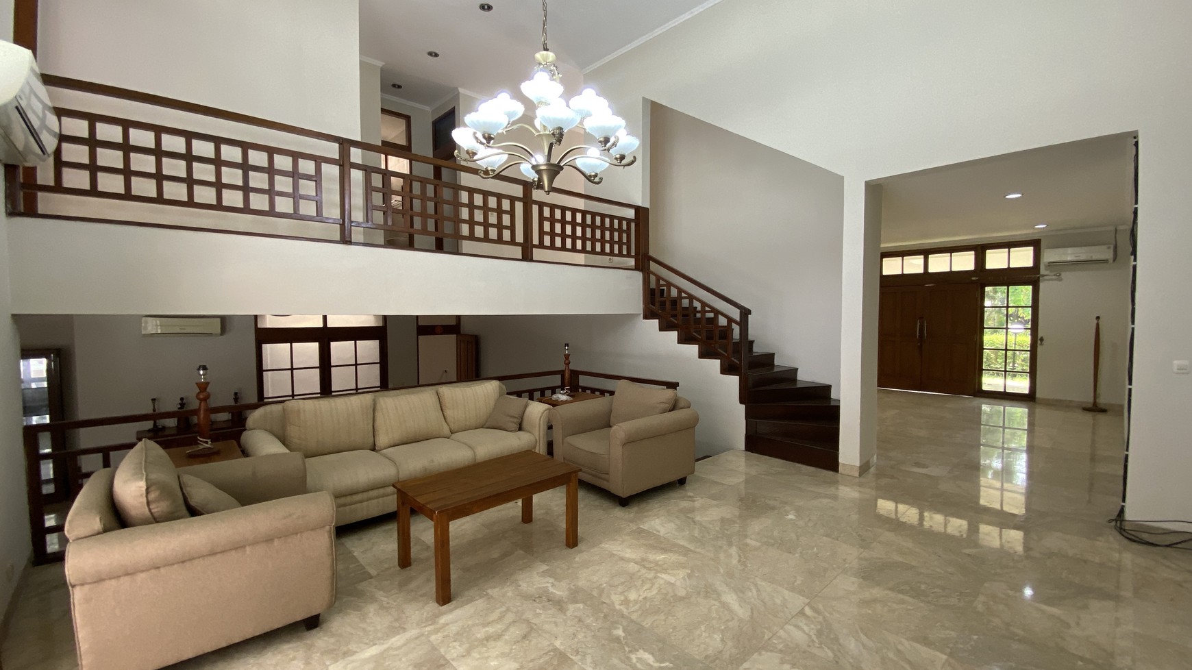 RUMAH SIAP HUNI DI KAWASAN MEGA KUNINGAN, JAKARTA SELATAN