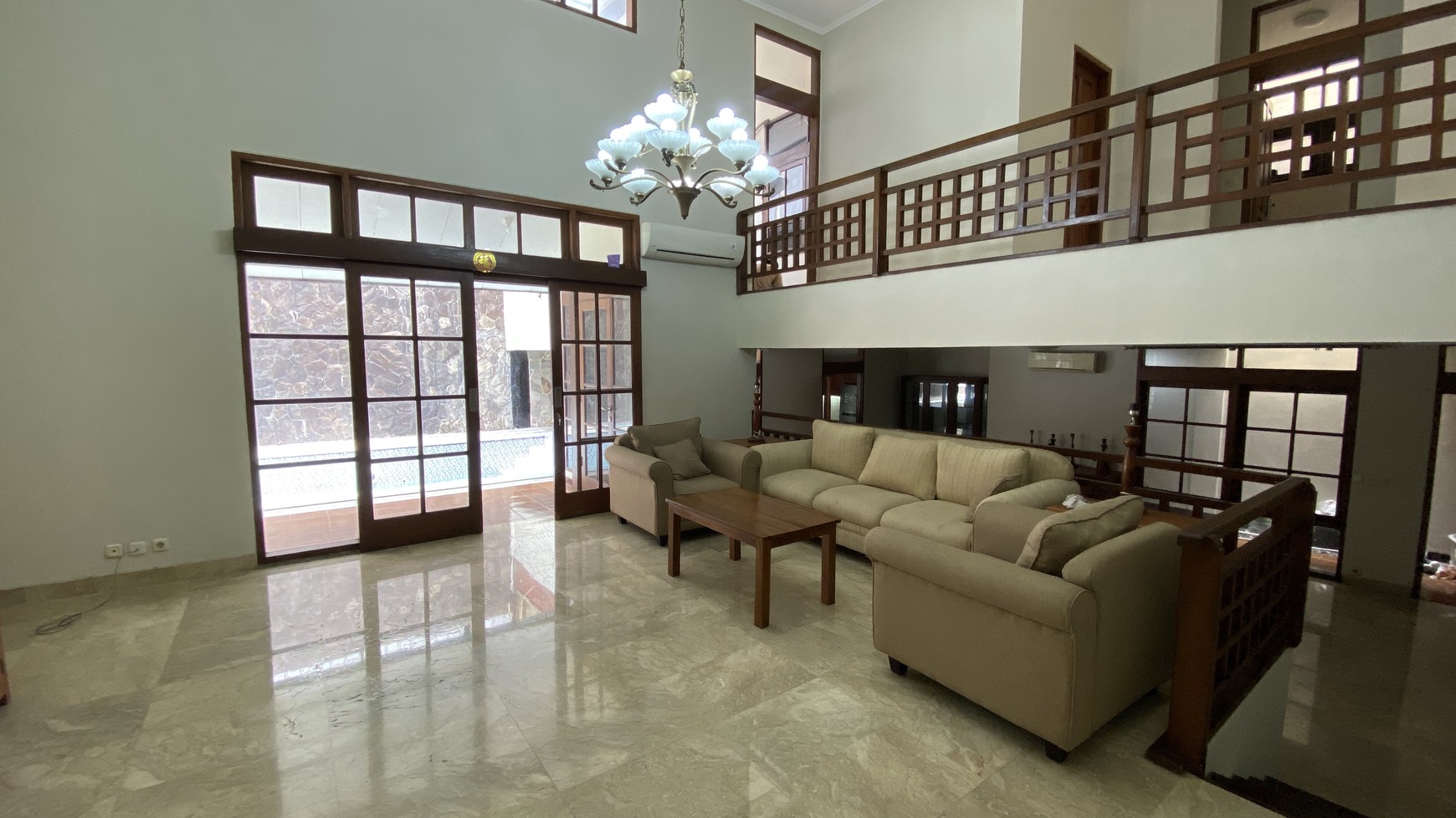 RUMAH SIAP HUNI DI KAWASAN MEGA KUNINGAN, JAKARTA SELATAN