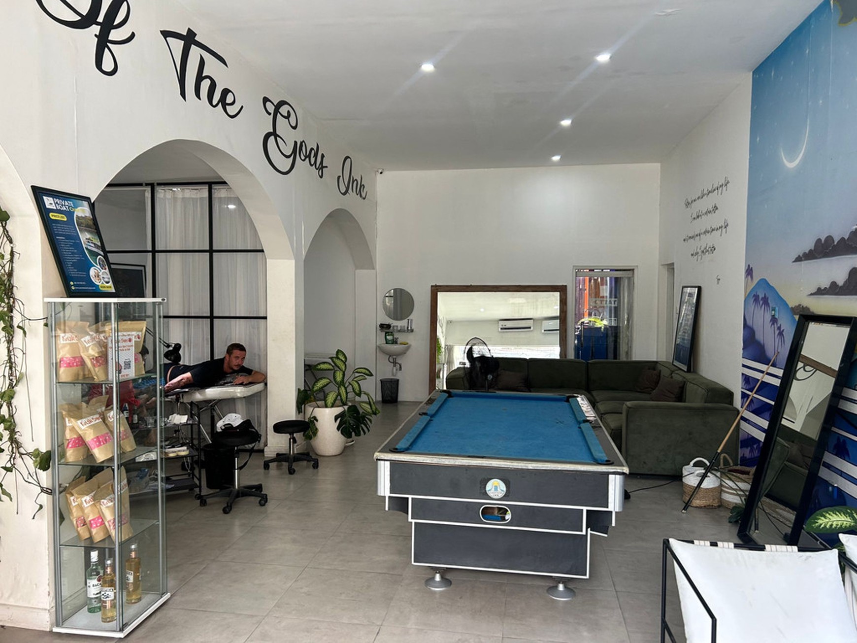 For Sale Leasehold - Modern cozy restaurant in the heart of Seminyak , Bali