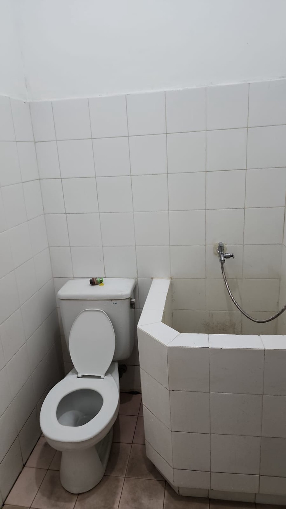 Rumah sewa 1 lantai di dekat raya wiyung, dekat toll