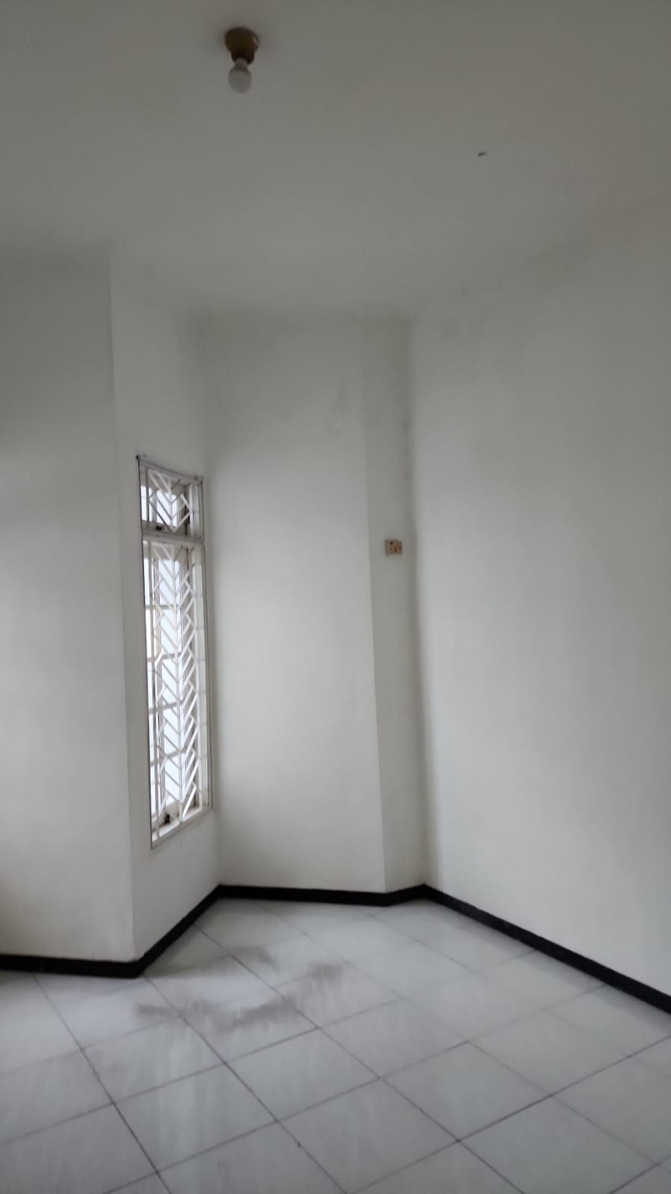 Rumah sewa 1 lantai di dekat raya wiyung, dekat toll