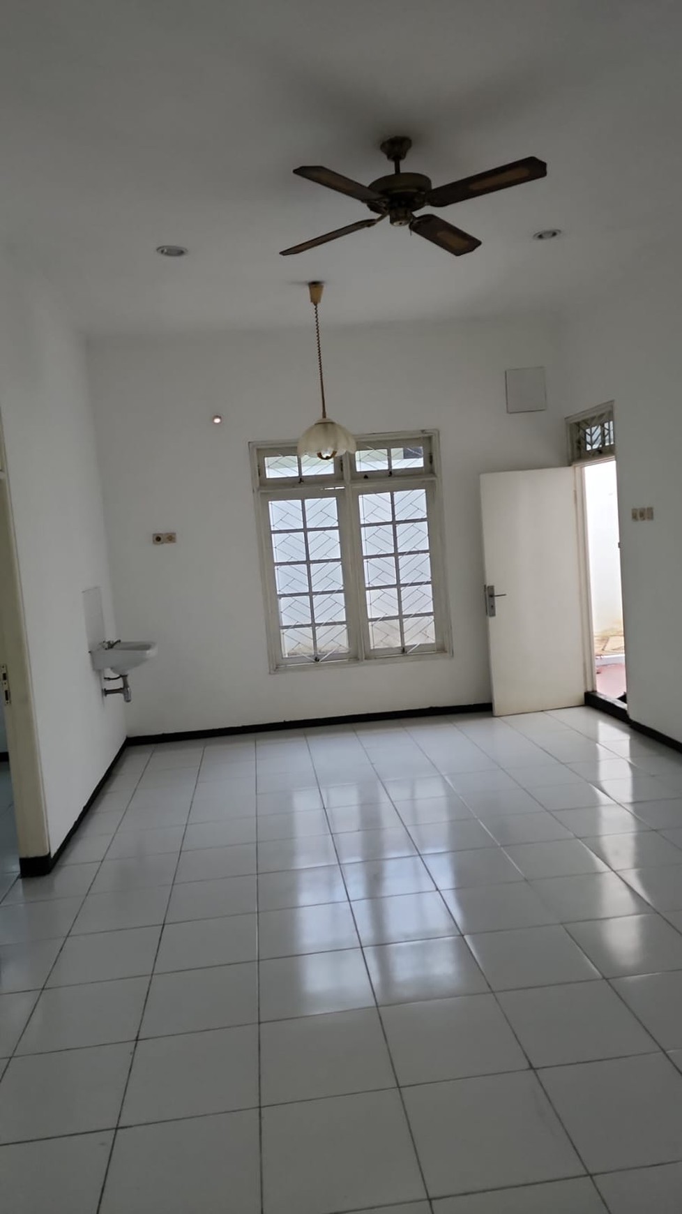 Rumah sewa 1 lantai di dekat raya wiyung, dekat toll