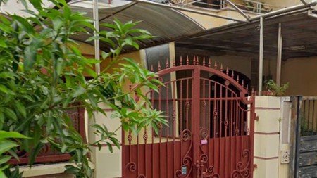 Disewakan Rumah 2 lantai di Jl Petemon Surabaya Pusat