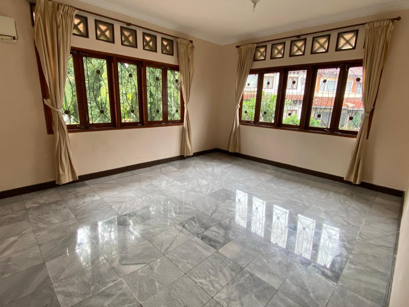 Rumah Bagus Di Bali View, Jl Gianyar Ciputat Tangerang Selatan