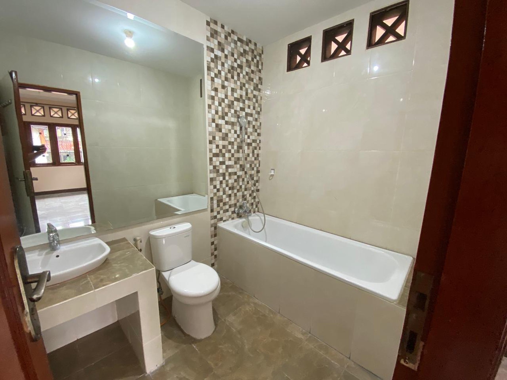 Rumah Bagus Di Bali View, Jl Gianyar Ciputat Tangerang Selatan