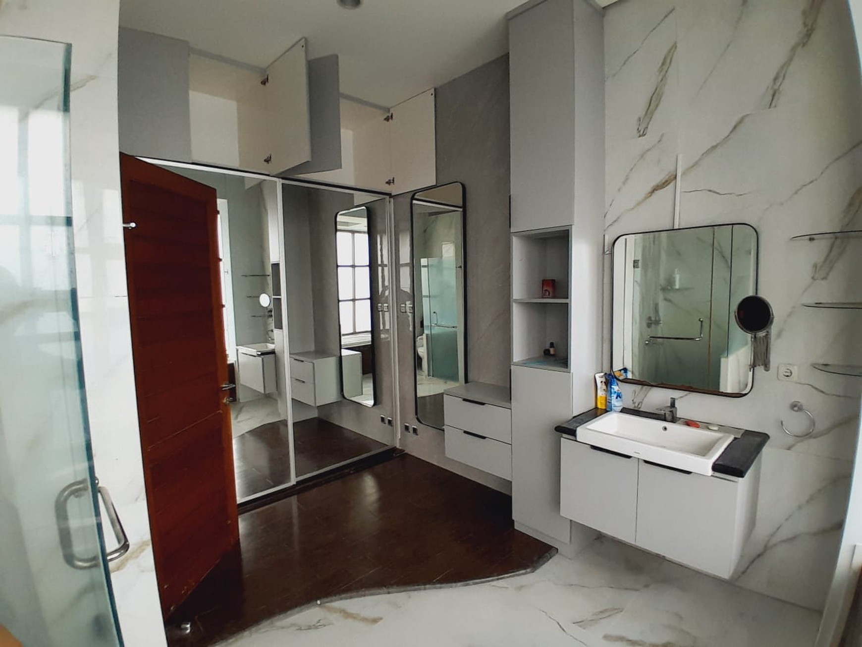 Disewakan rumah strategis nyaman di BONA VISTA RESIDENCE