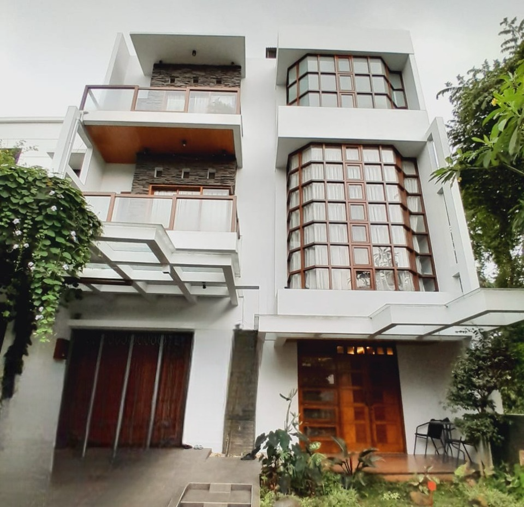 Disewakan rumah strategis nyaman di BONA VISTA RESIDENCE