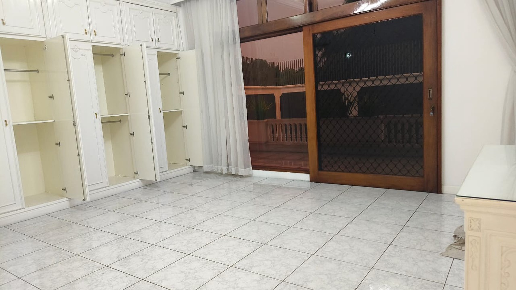 umah Mewah siap huni di Sewa khusus ekspatriat di Pondok Indah