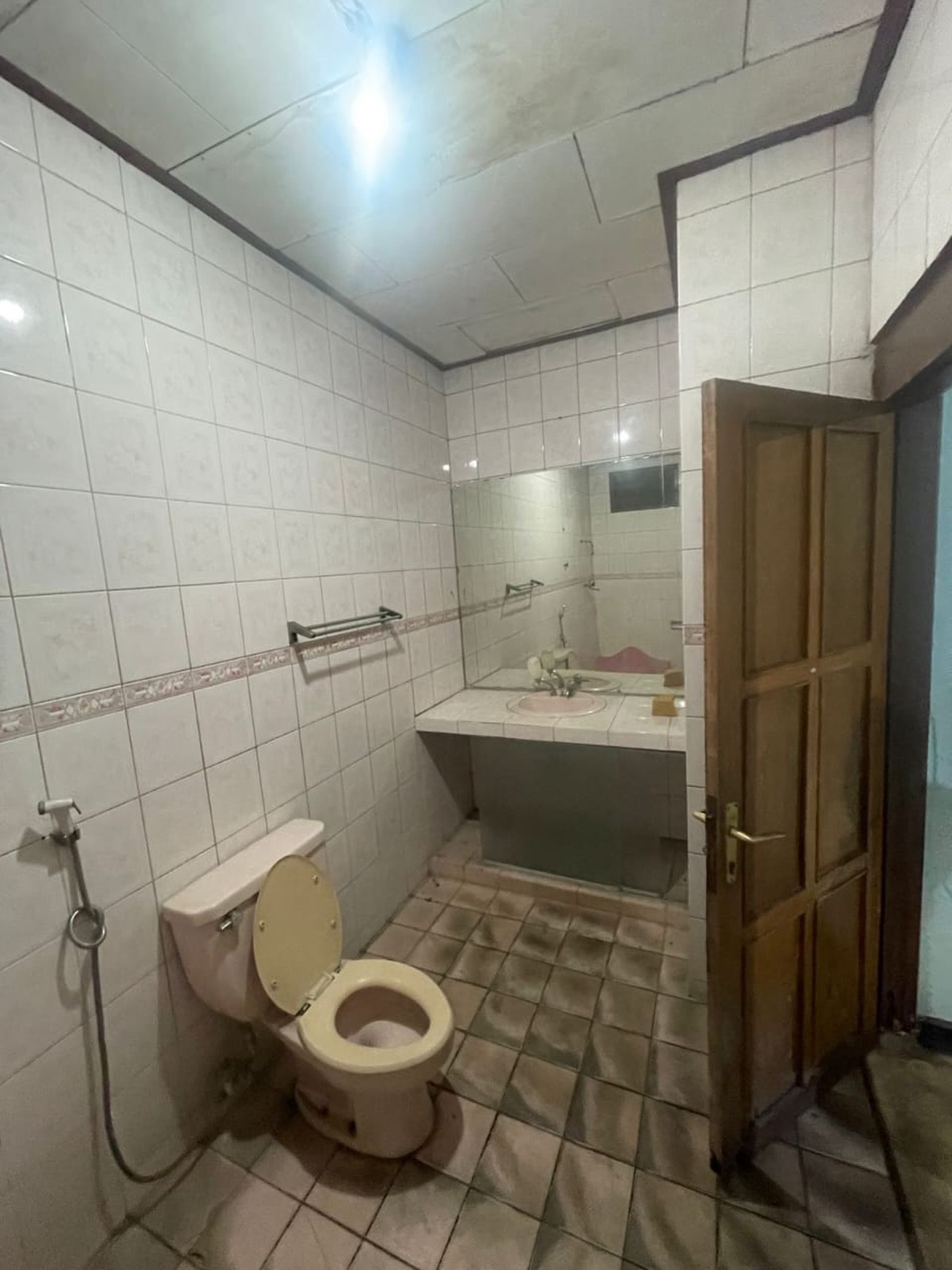 Rumah 2 Lantai, Murah Hitung Tanah, Akses Jalan 2 Mobil, Strategis Di Menteng Dalam, Dan Cocok Untuk Kos2an