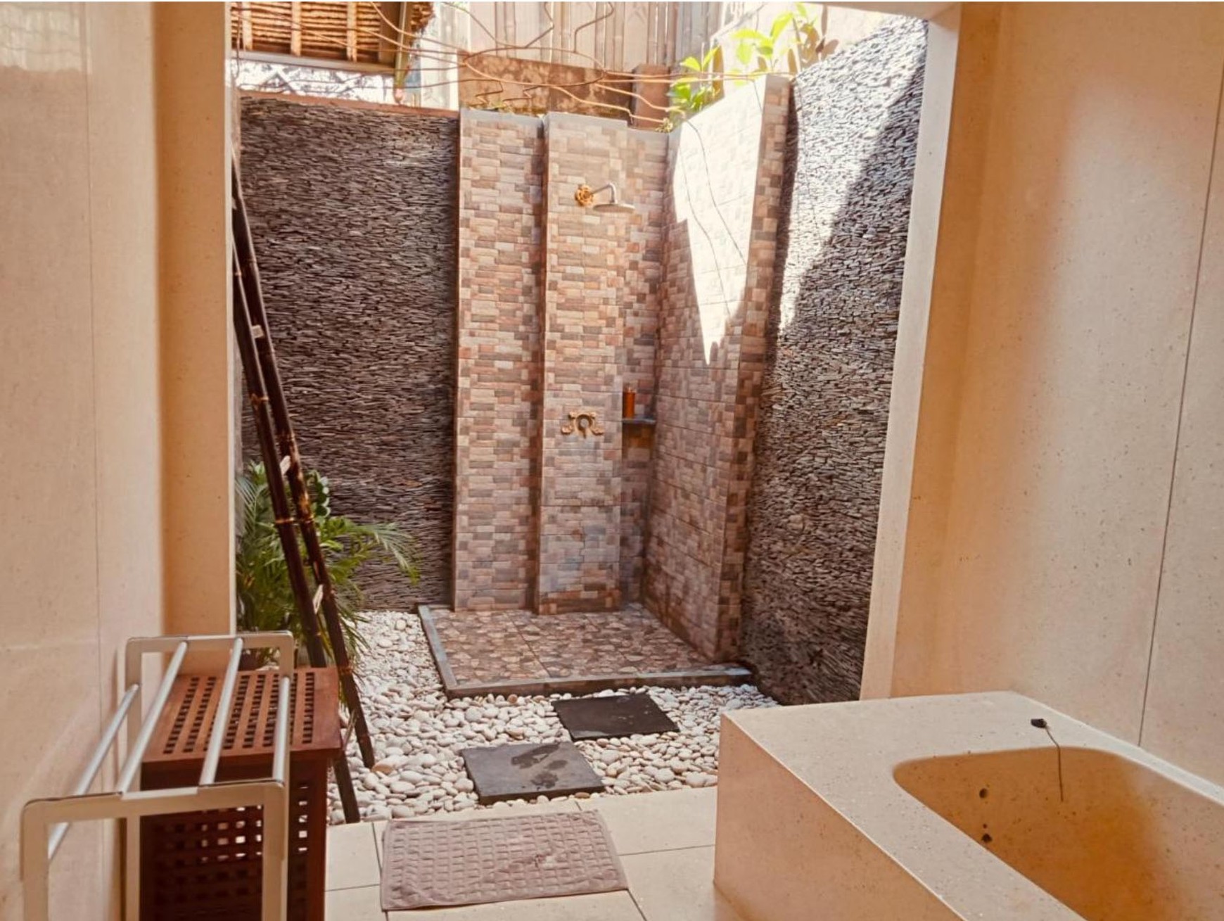 Villa Ahmed Santorini Jl. Karang Asem, Bali Luas 20 Are