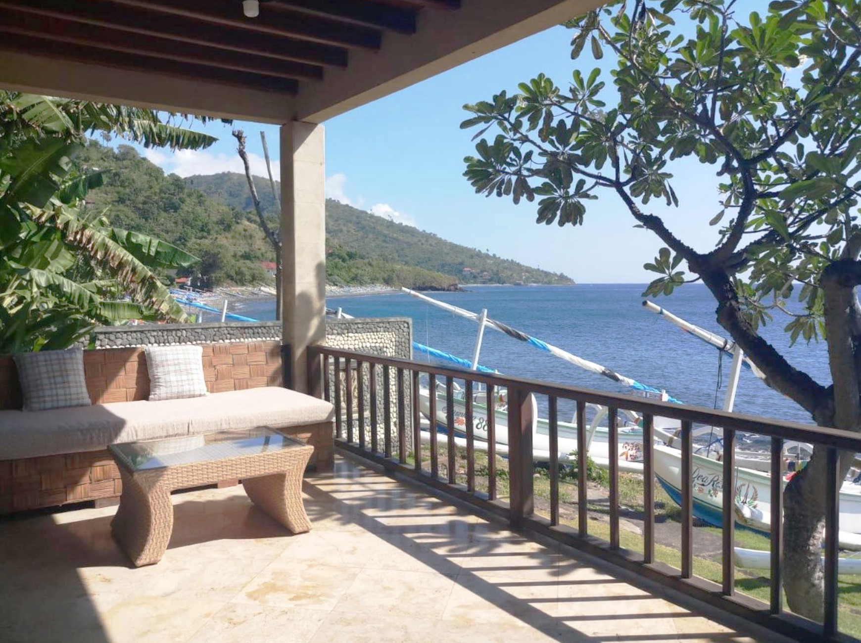 Villa Ahmed Santorini Jl. Karang Asem, Bali Luas 20 Are