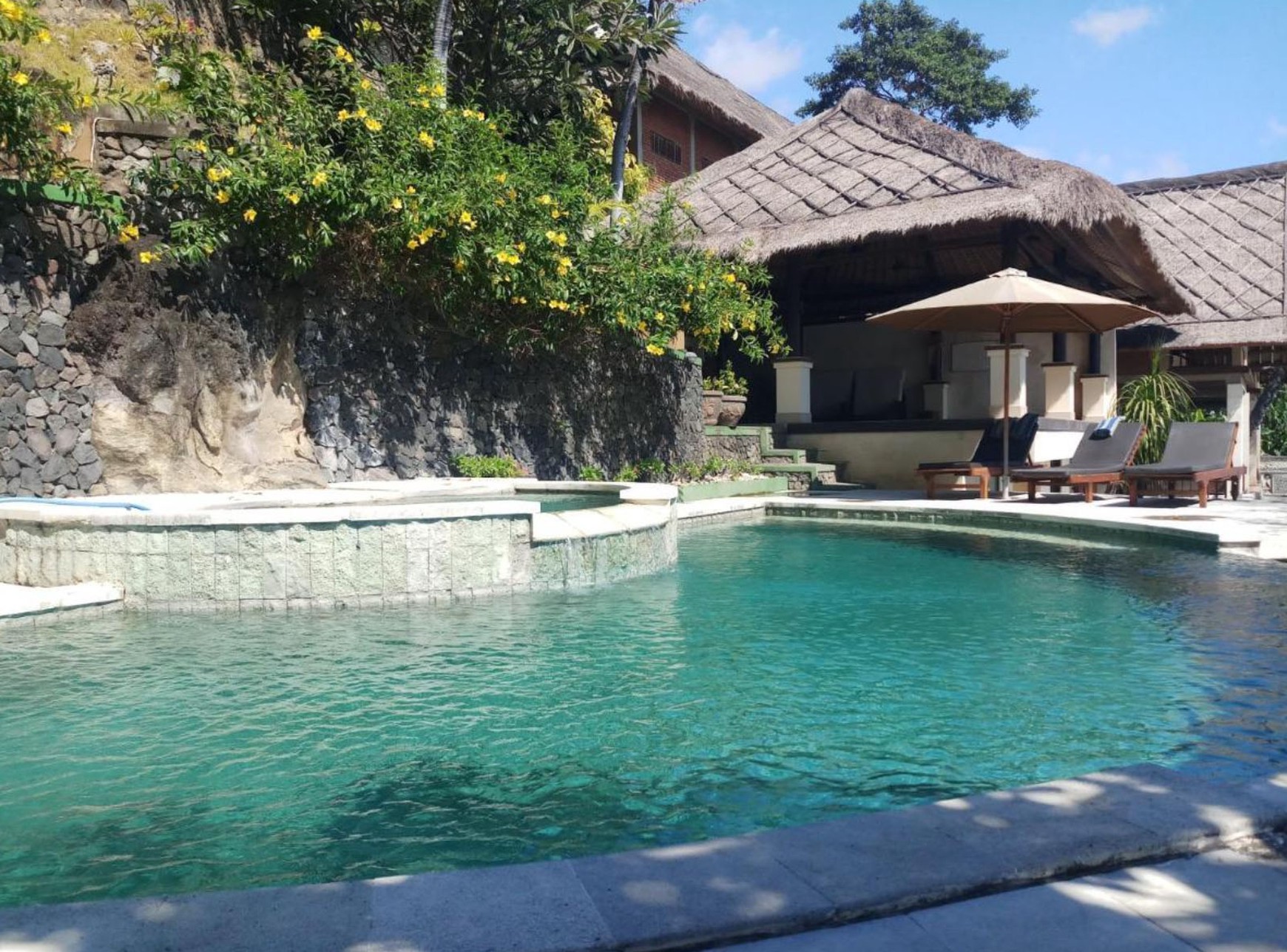 Villa Ahmed Santorini Jl. Karang Asem, Bali Luas 20 Are