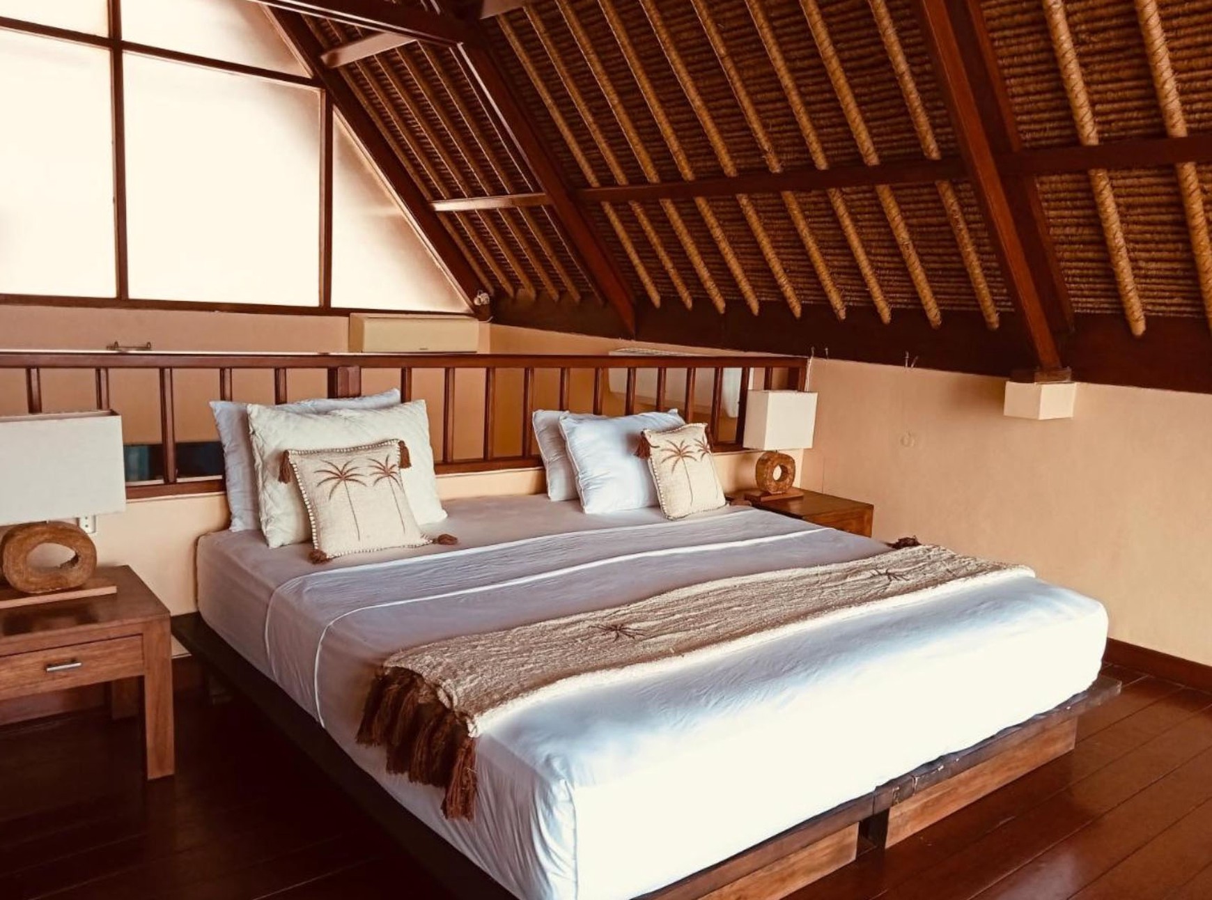 Villa Ahmed Santorini Jl. Karang Asem, Bali Luas 20 Are