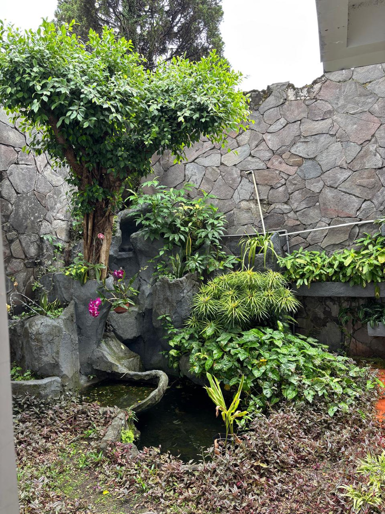 Rumah Asri Siap Huni di jl Batik Putri Ayu, Bandung