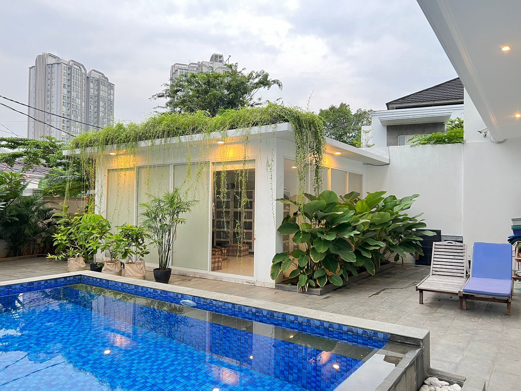 Rumah Mewah Cempaka Putih Barat, Jakarta