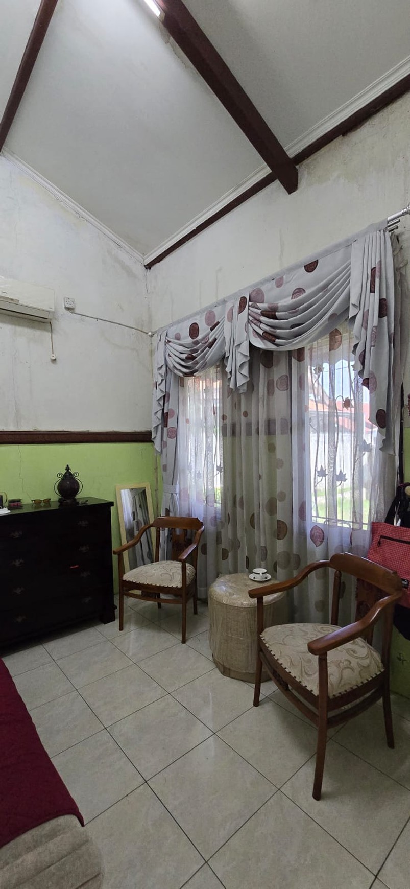 Rumah Siap Huni dengan Hunian Nyaman dan Asri di Ciputat