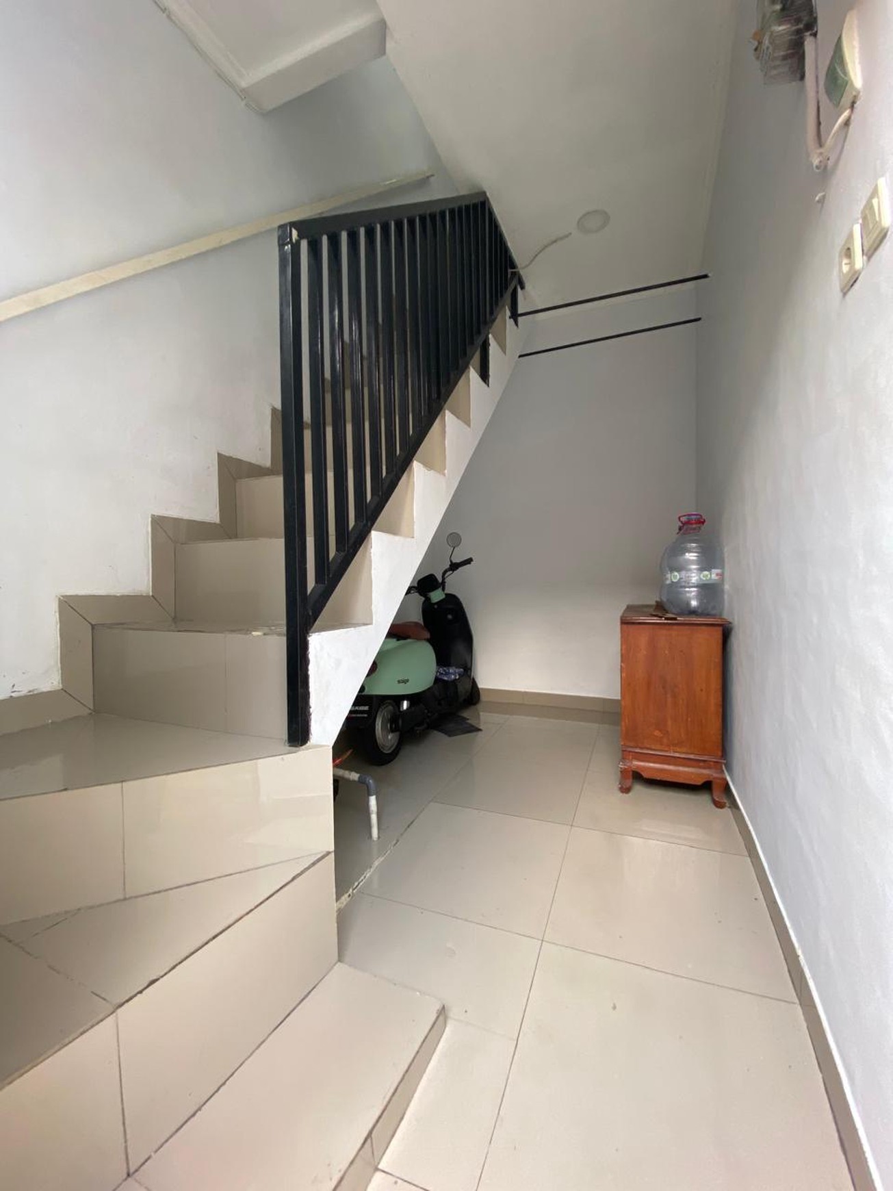 Kontrakan 3 Pintu di Kalibata - Lokasi Strategis, Dekat Stasiun & Pasar Minggu