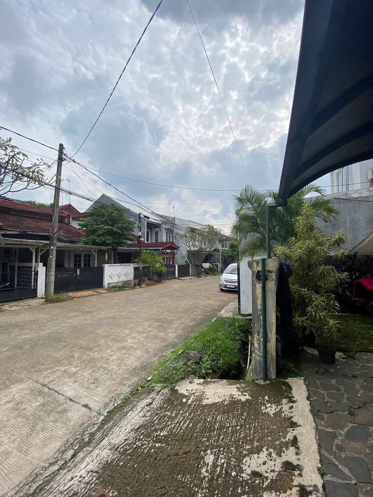 Rumah Nyaman Dalam Komplek Cinere - Lokasi Strategis, Harga Spesial