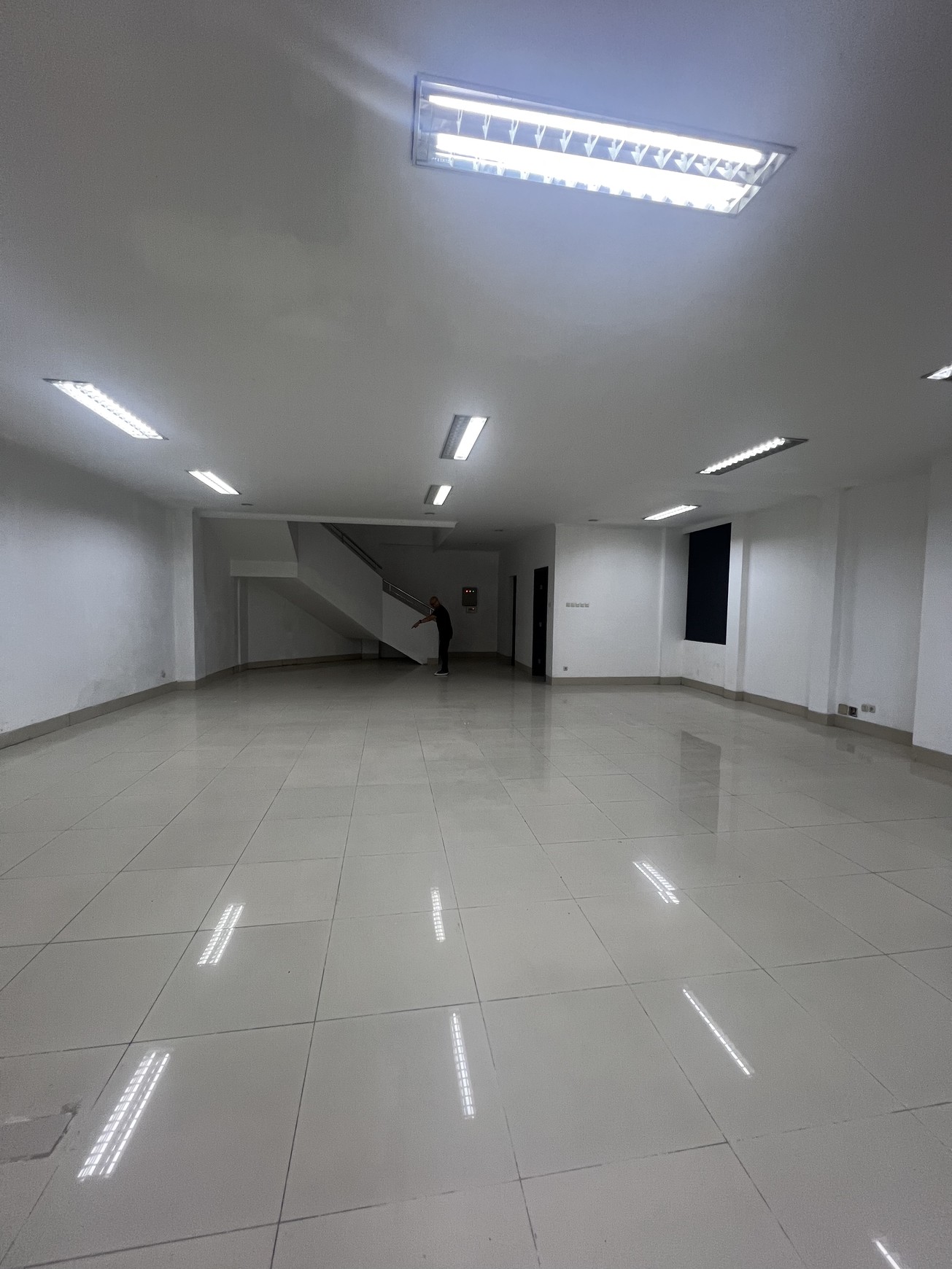 Ruang Usaha Strategis di Mainroad Naripan, Bandung Kota
