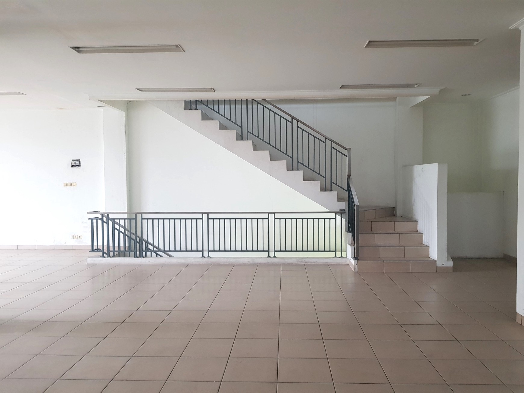 Ruko Besar di Mainroad Ahmad Yani Padasuka Bandung