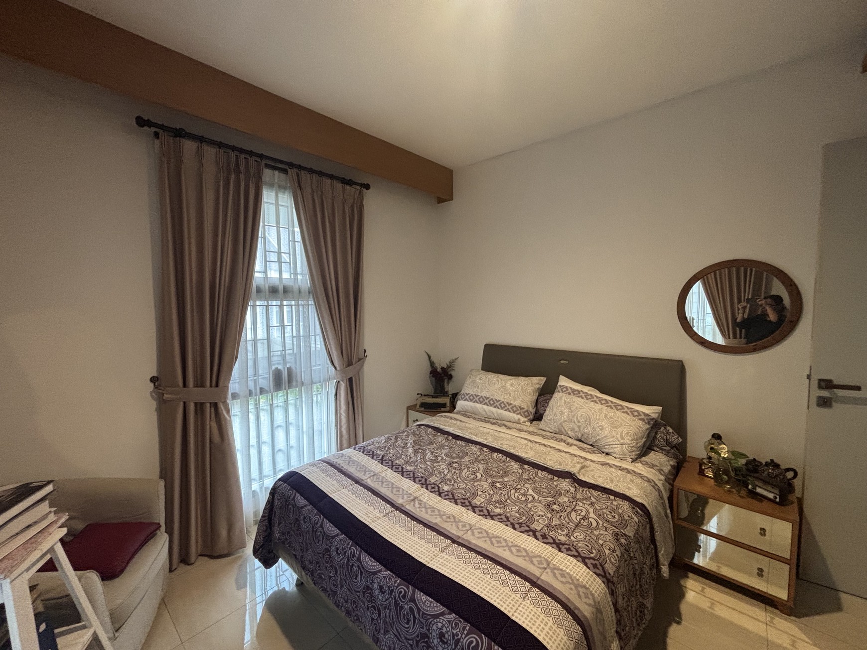 Rumah Luxury Hoek, Full Furnished di Raffles Hills Cibubur 