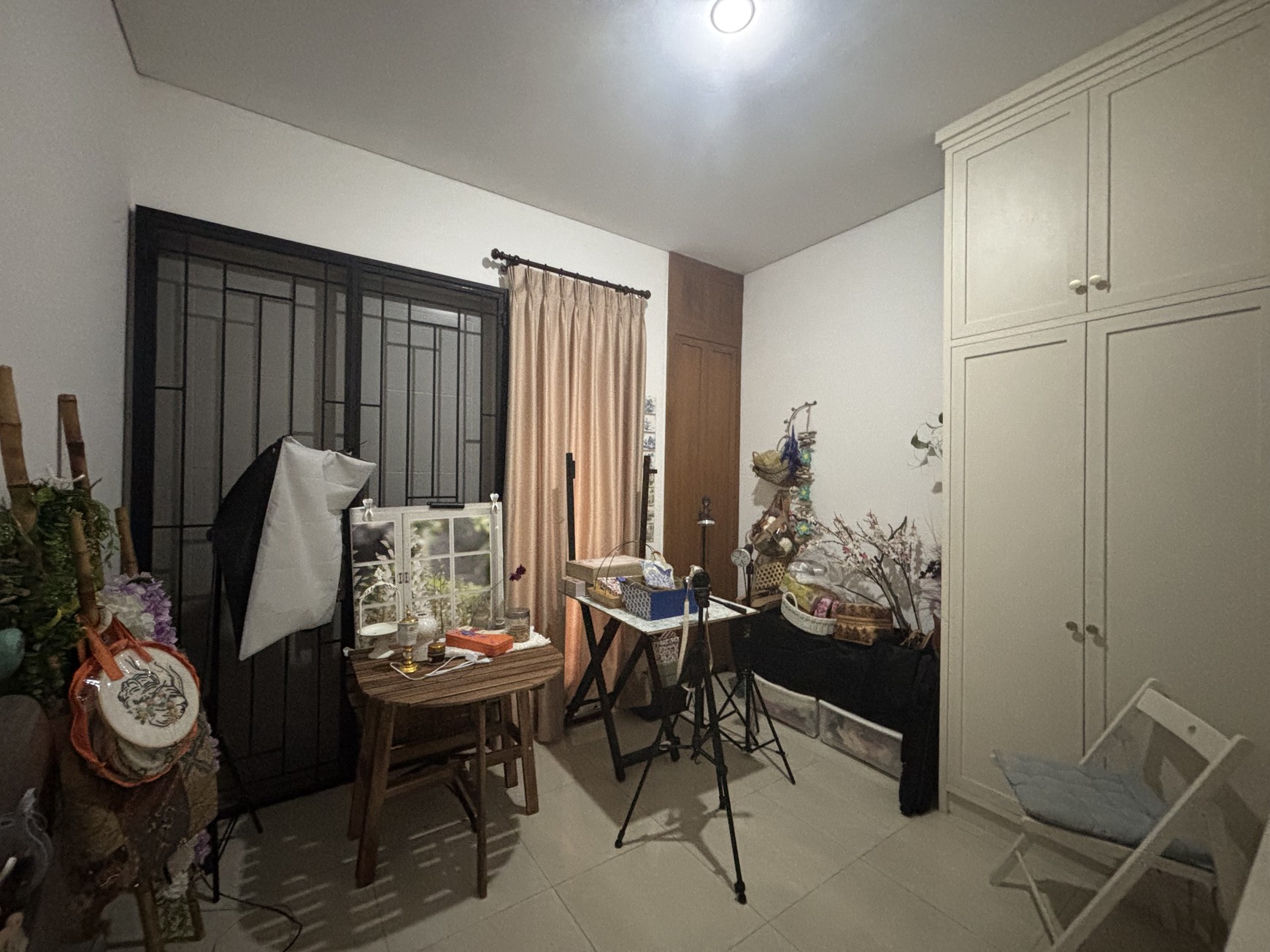 Rumah Luxury Hoek, Full Furnished di Raffles Hills Cibubur 