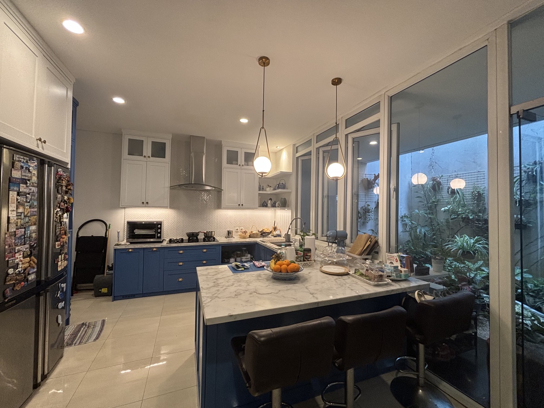 Rumah Luxury Hoek, Full Furnished di Raffles Hills Cibubur 