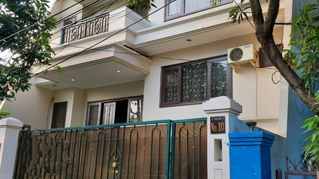 DISEWA RUMAH JL GRINTING KEBAYORAN BARU JAKARTA SELATAN