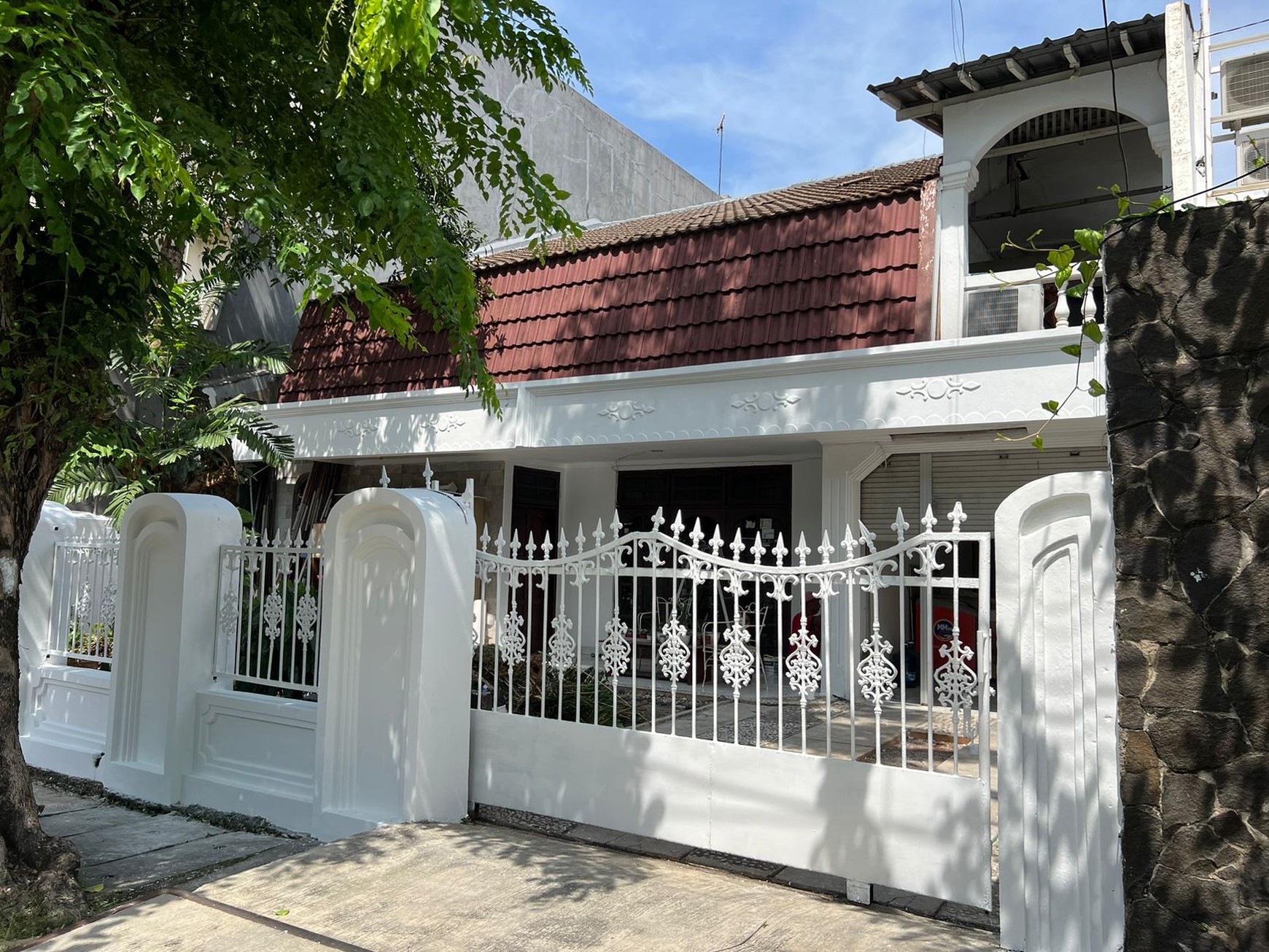 Dijual Rumah Tua Terawat Baik, Lokasi Strategis di Pinggir Jalan Raya Sumur Batu, Kemayoran - Jakarta Pusat