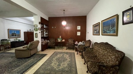 Jual Rumah Asri di Jl Iskandarsyah, Kebayoran Baru