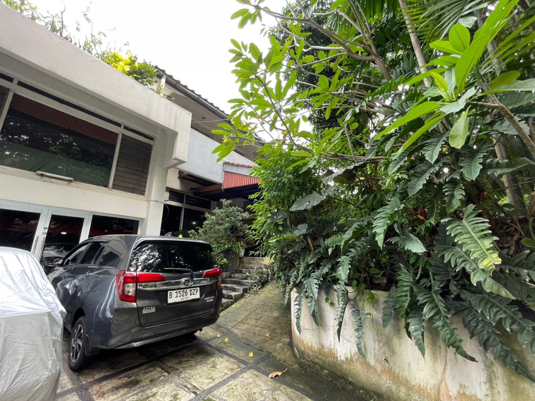 Jual Rumah Asri di Jl Iskandarsyah, Kebayoran Baru