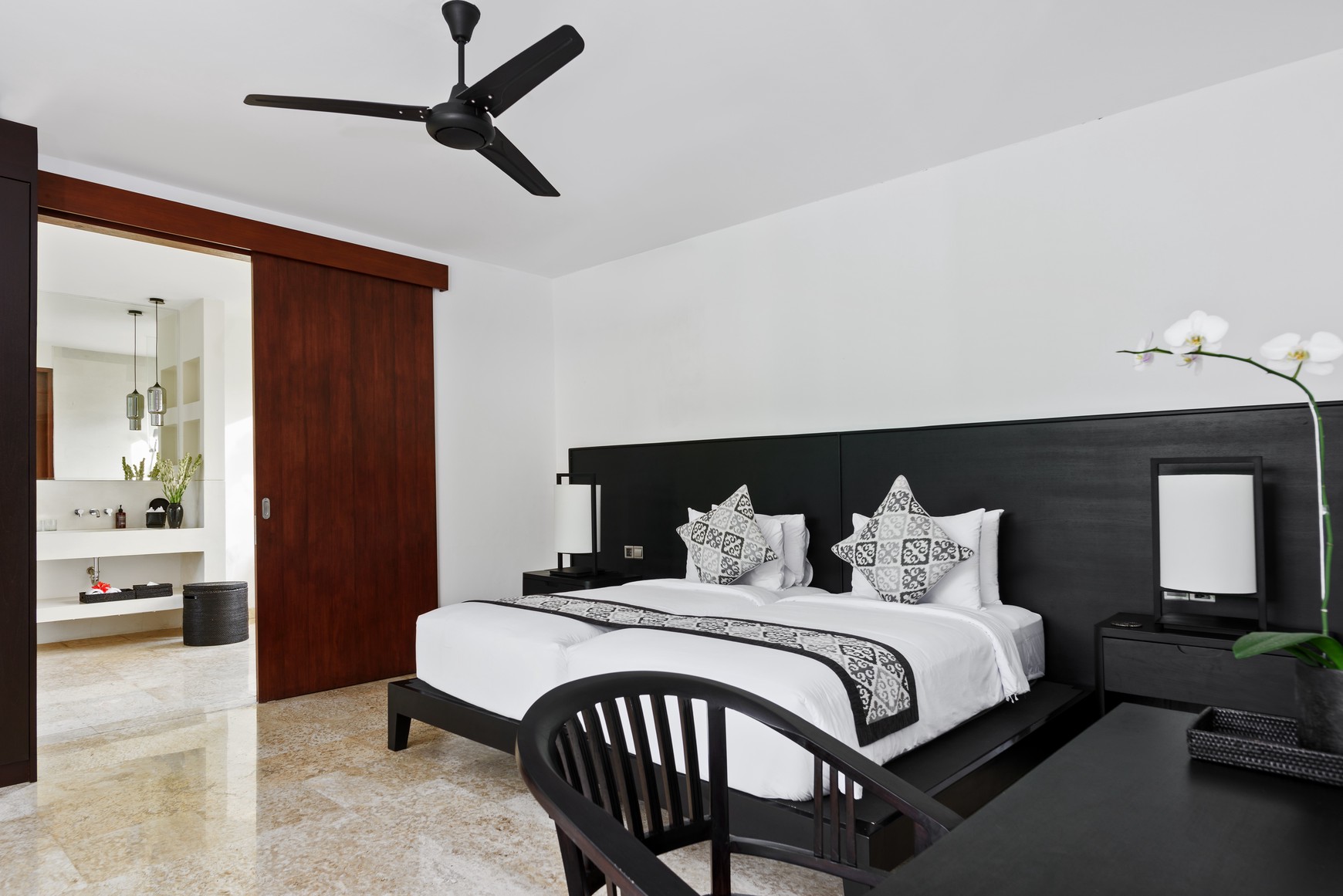 Leasehold - Grand Luxury Villa on One of the Largest Beachside Plots In Petitenget, Seminyak
