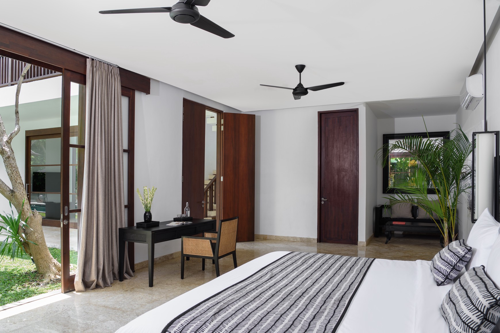 Leasehold - Grand Luxury Villa on One of the Largest Beachside Plots In Petitenget, Seminyak