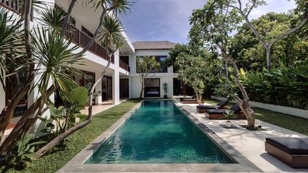 Leasehold - Grand Luxury Villa on One of the Largest Beachside Plots In Petitenget, Seminyak