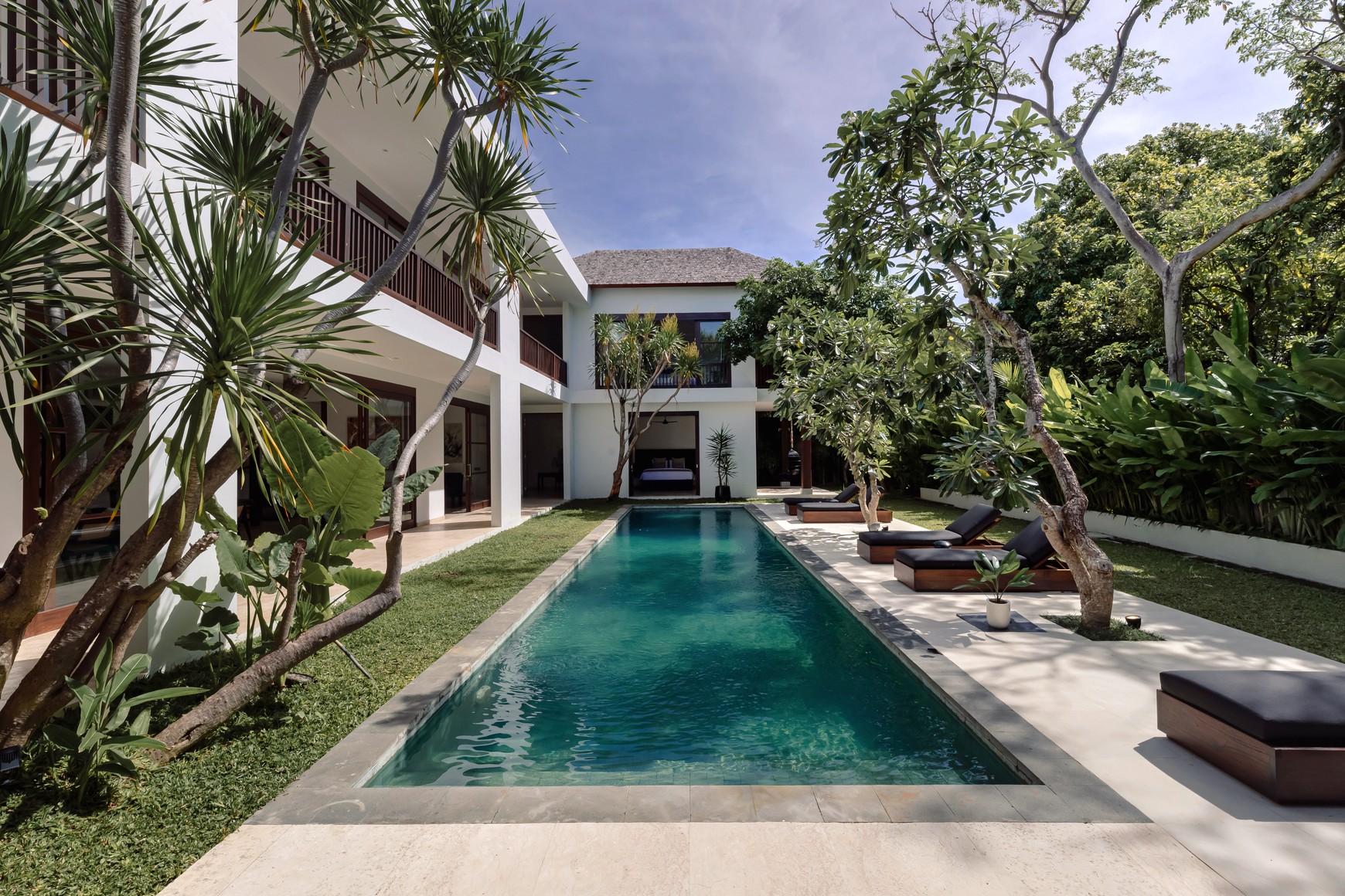 Leasehold - Grand Luxury Villa on One of the Largest Beachside Plots In Petitenget, Seminyak