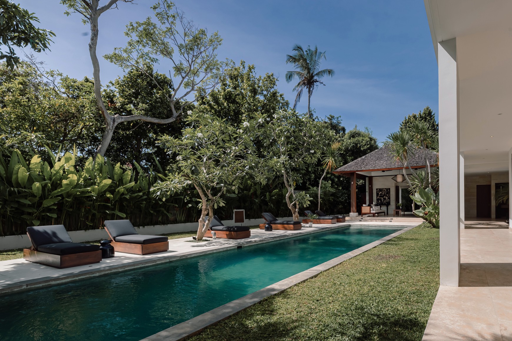 Leasehold - Grand Luxury Villa on One of the Largest Beachside Plots In Petitenget, Seminyak