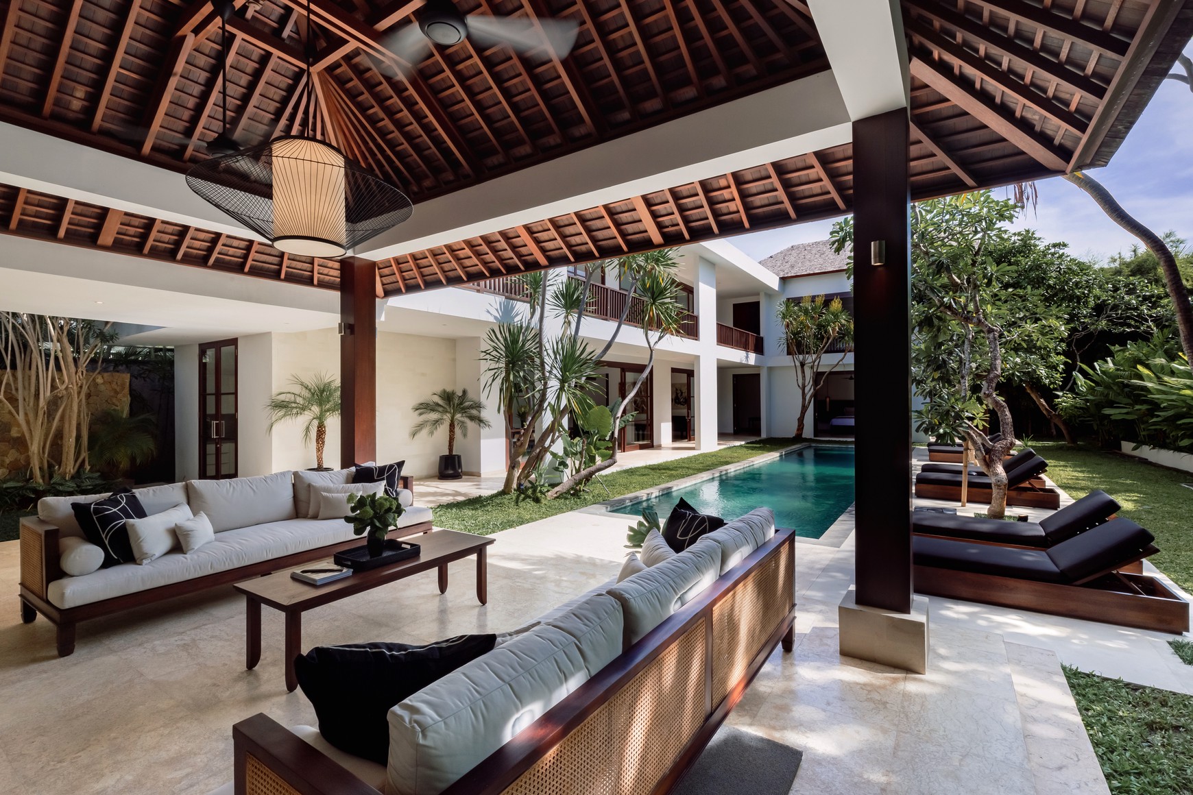 Leasehold - Grand Luxury Villa on One of the Largest Beachside Plots In Petitenget, Seminyak