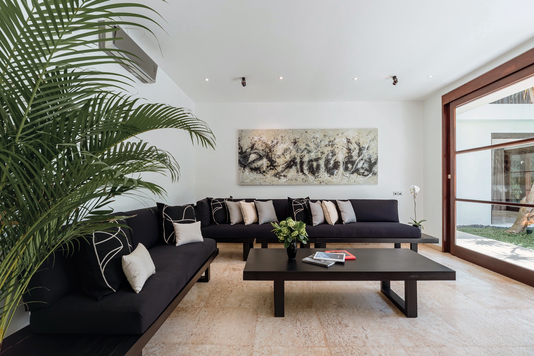 Leasehold - Grand Luxury Villa on One of the Largest Beachside Plots In Petitenget, Seminyak