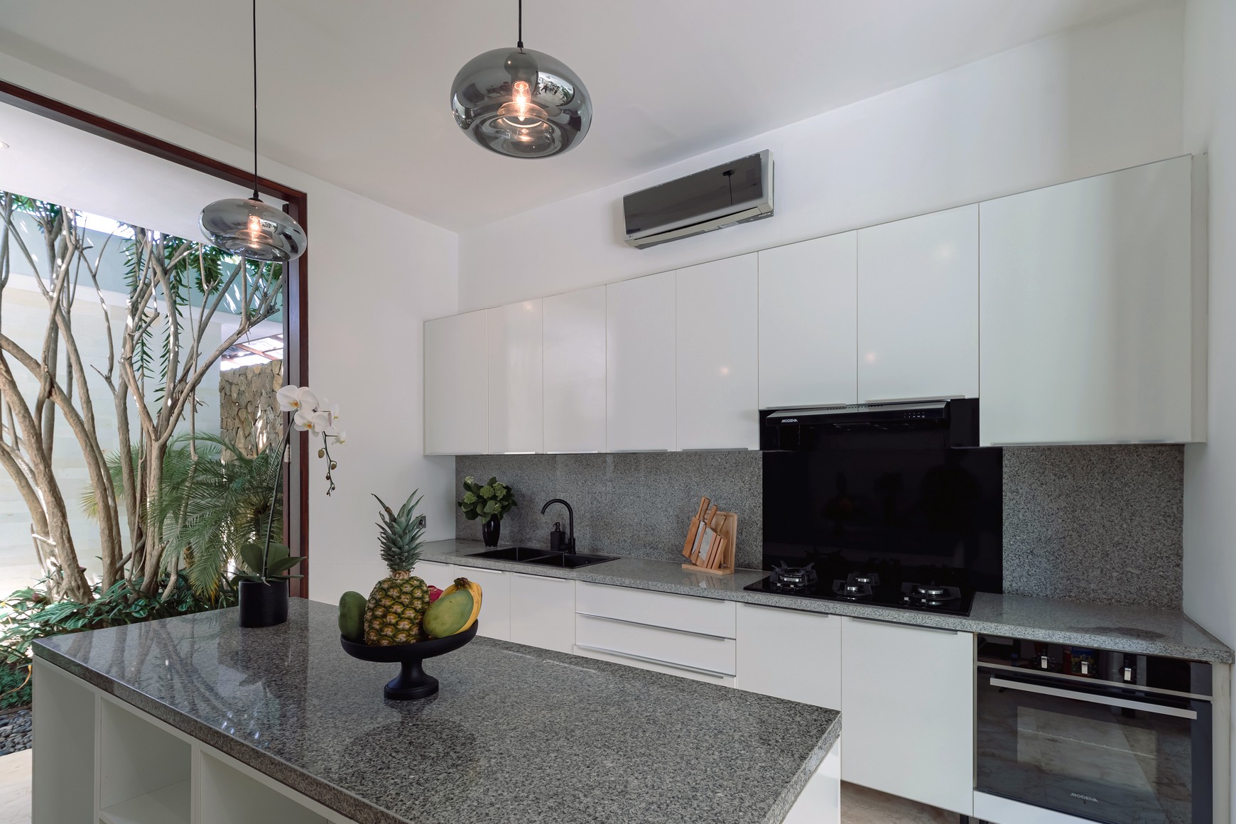 Leasehold - Grand Luxury Villa on One of the Largest Beachside Plots In Petitenget, Seminyak