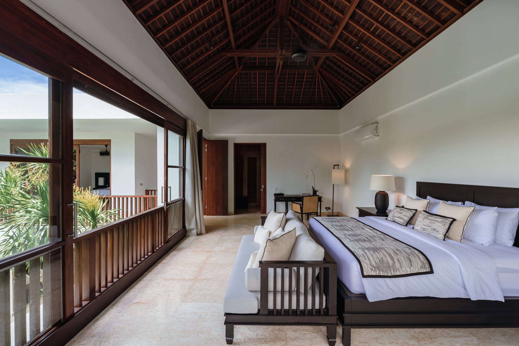 Leasehold - Grand Luxury Villa on One of the Largest Beachside Plots In Petitenget, Seminyak