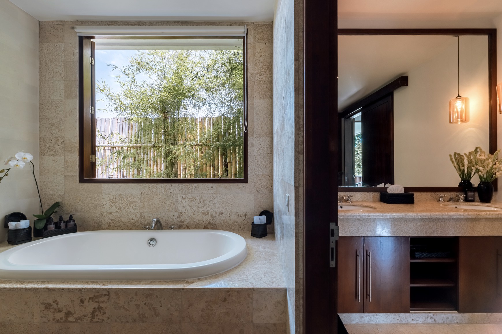 Leasehold - Grand Luxury Villa on One of the Largest Beachside Plots In Petitenget, Seminyak
