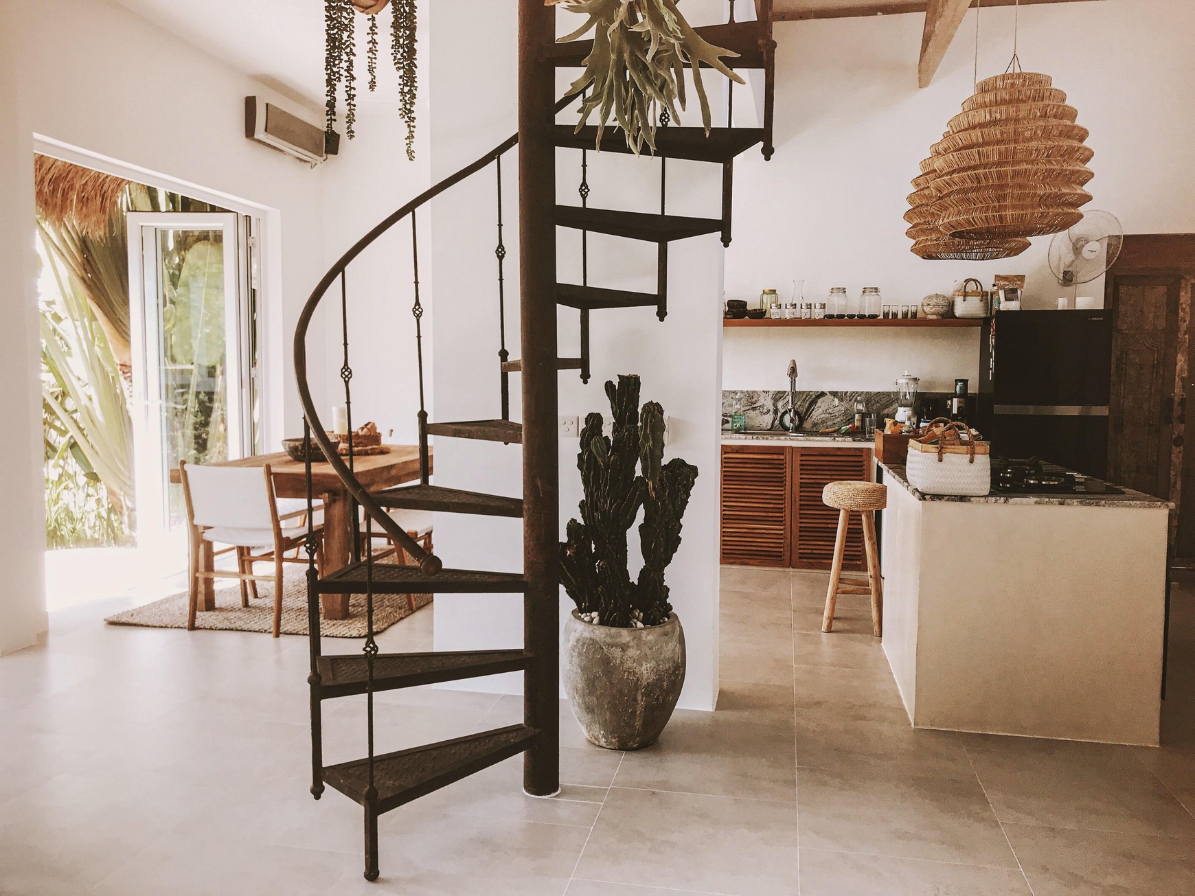 Freehold - Tropical Oasis with Private Villas, Large Garden & Pool in Canggu, Bali