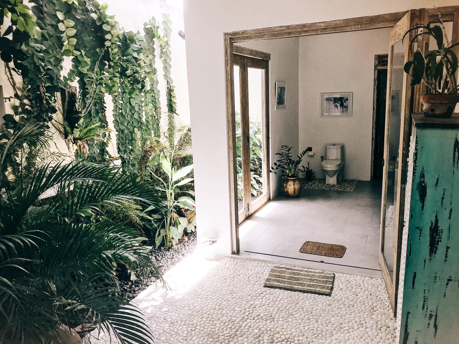 Freehold - Tropical Oasis with Private Villas, Large Garden & Pool in Canggu, Bali