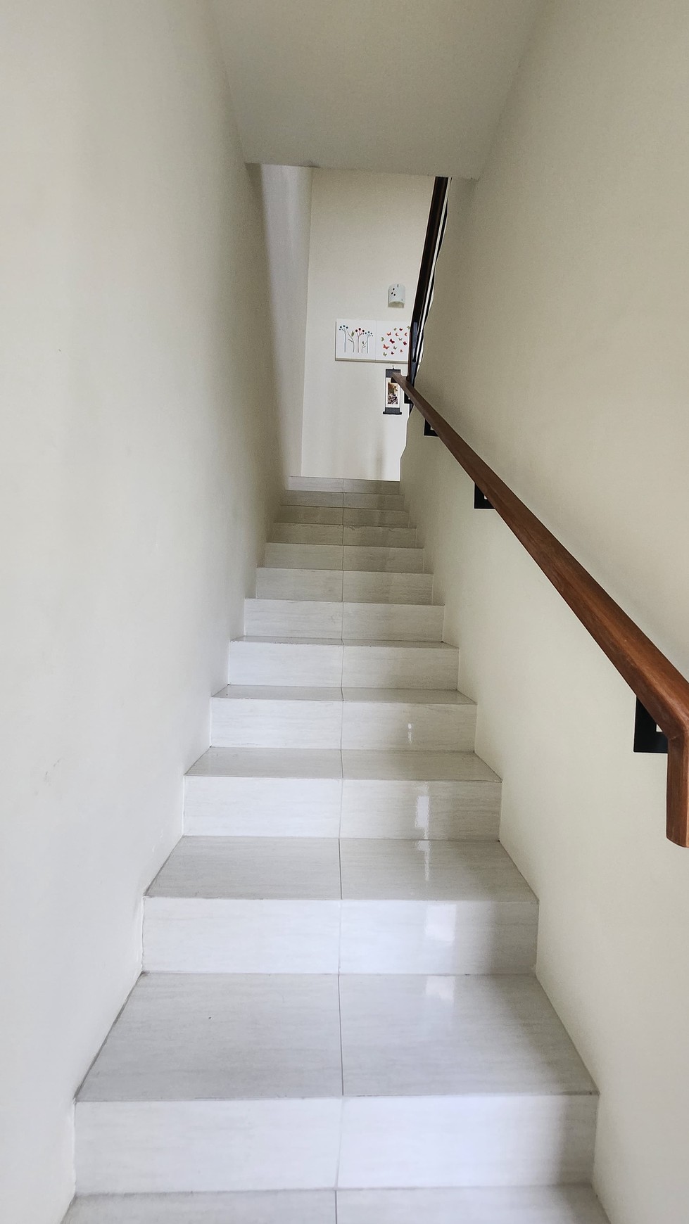 Dijual 2M an Rumah 2 Lantai Graha NATURA Surabaya barat