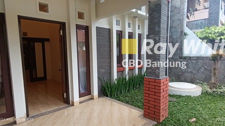 Reposisi Harga, Rumah Cantik Siap Huni ada Sentuhan Mezzanine Unik Di Buah Batu - Bandung 