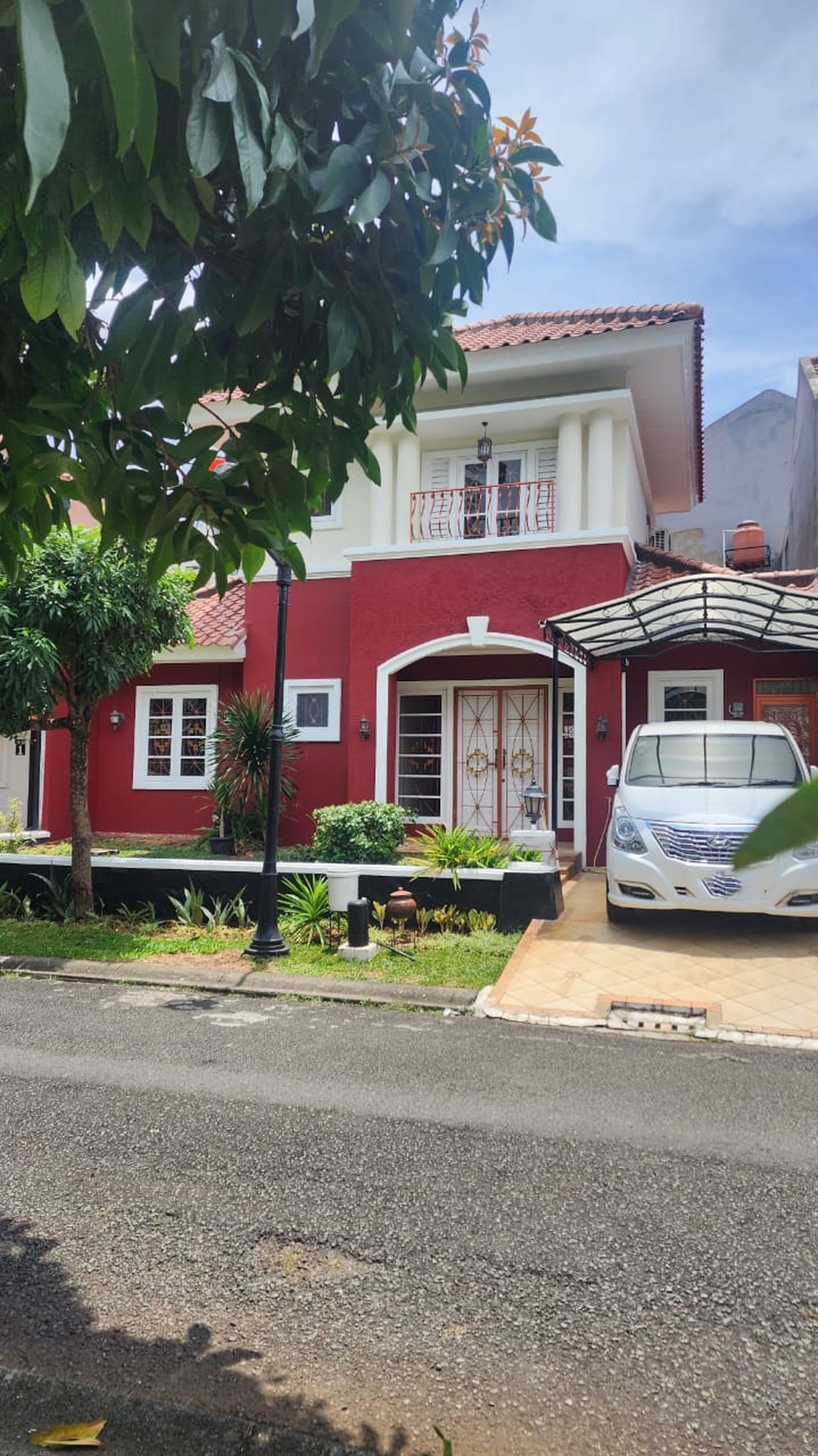 Rumah dengan halaman dan kolam dgn luas besar di Puri Bintaro, Bintaro Sektor 9