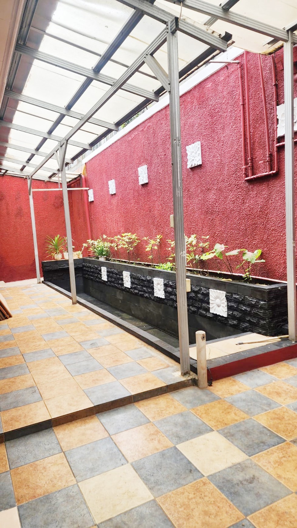 Rumah dengan halaman dan kolam dgn luas besar di Puri Bintaro, Bintaro Sektor 9
