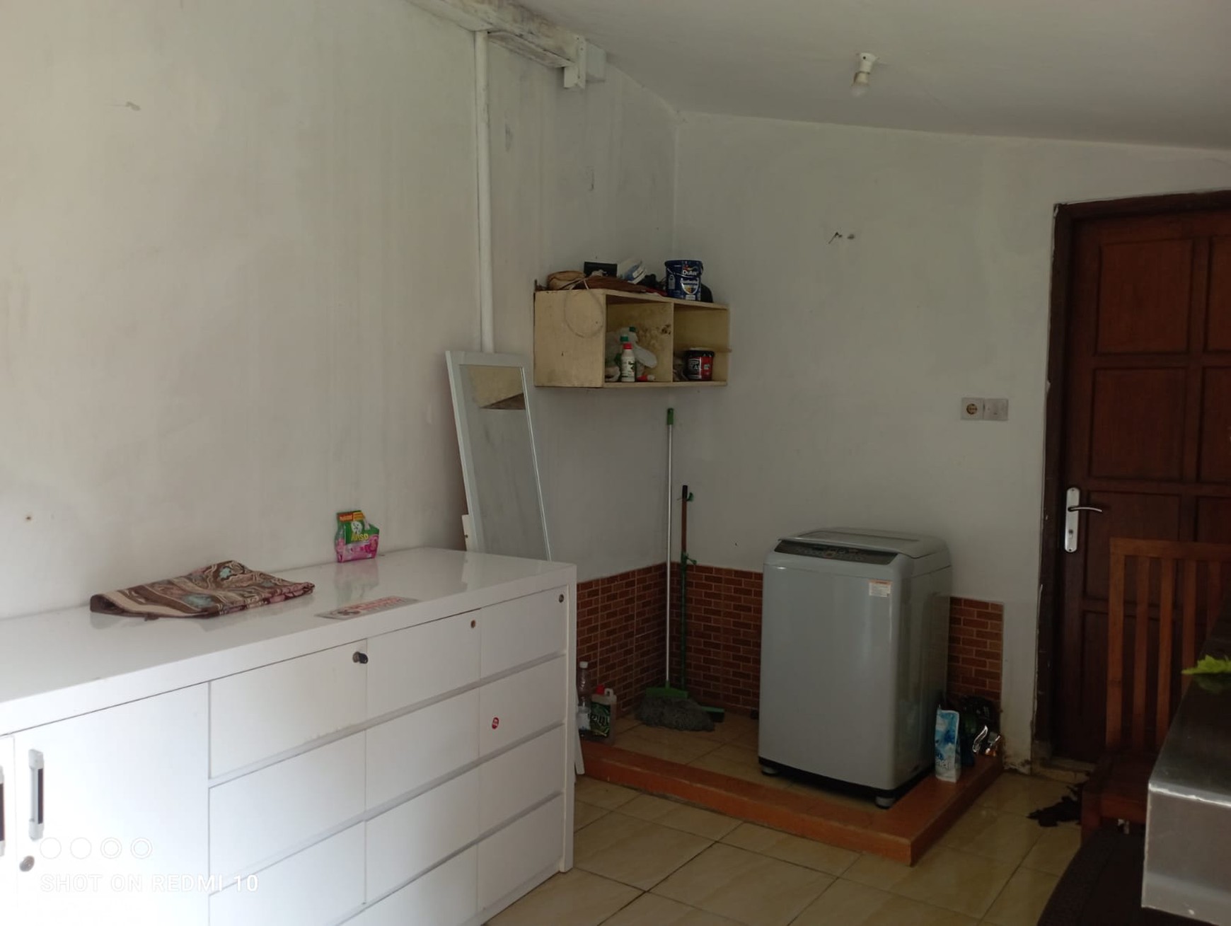 Disewakan Rumah Tinggal Furnish 6 Kamar Lokasi Dekat Pasar Kolombo 