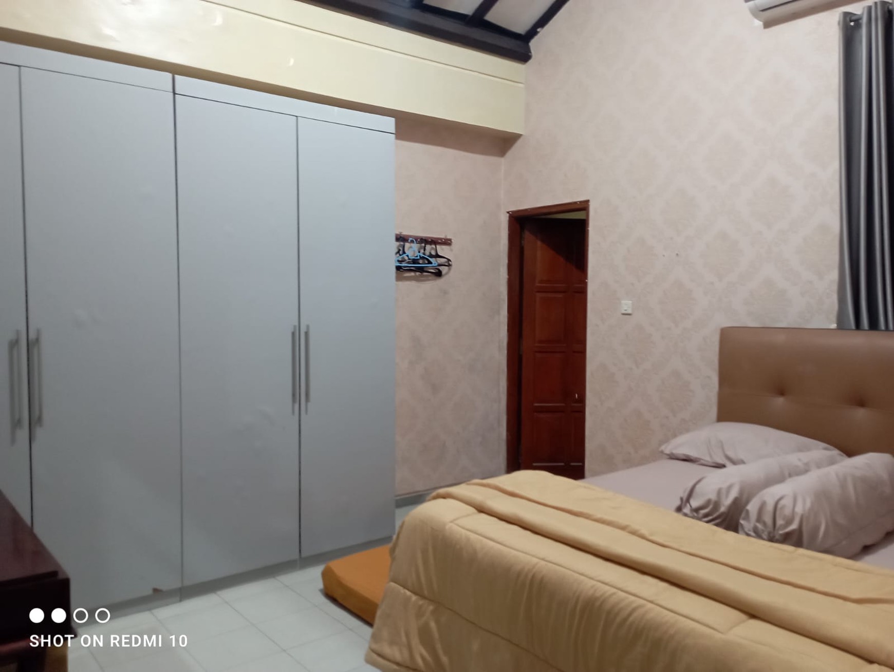 Disewakan Rumah Tinggal Furnish 6 Kamar Lokasi Dekat Pasar Kolombo 